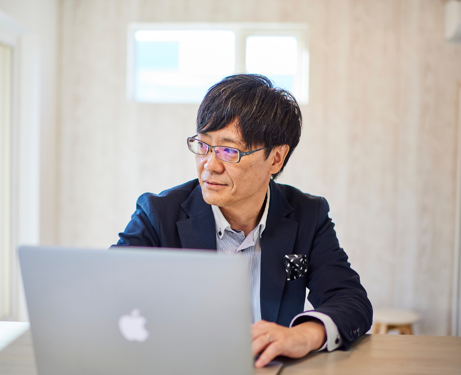 小島　明彦